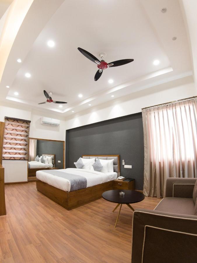 Hotel Vishal Imperial Rohtak Buitenkant foto