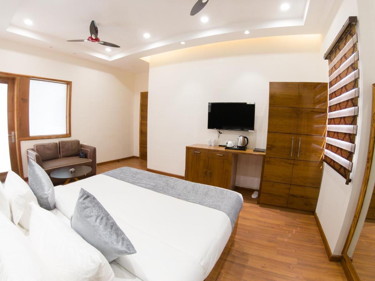 Hotel Vishal Imperial Rohtak Buitenkant foto
