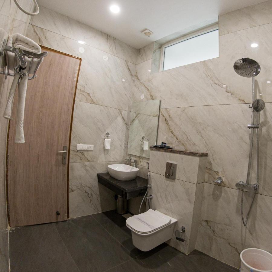 Hotel Vishal Imperial Rohtak Buitenkant foto